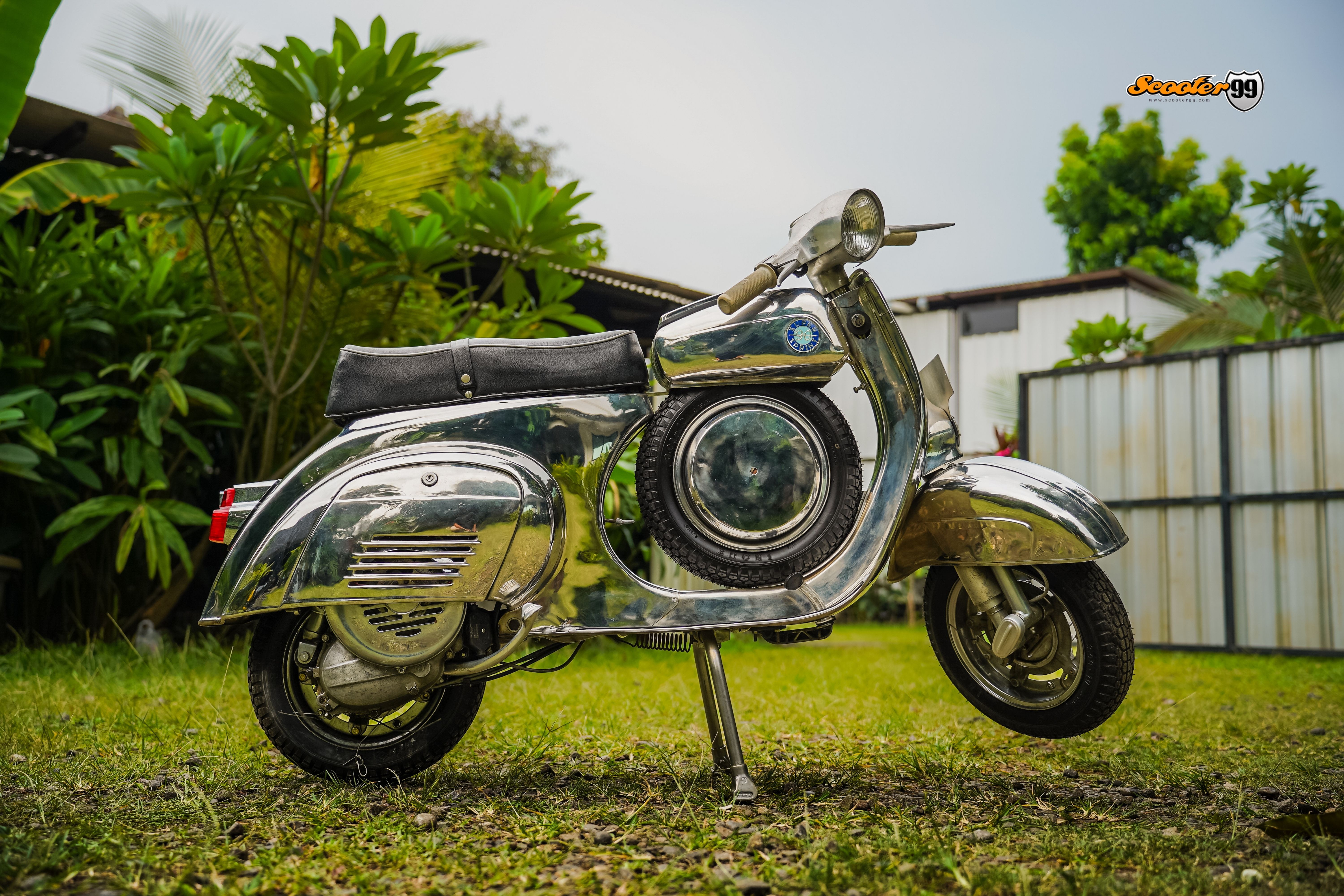 Vespa 90SS Stainless Steel – detail view